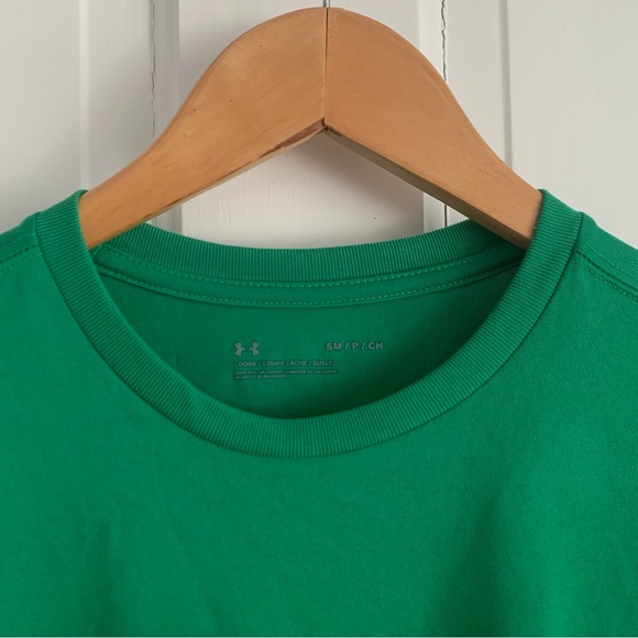 Under Armour loose fit top in dry fit fabric, great kelly green color, Size S - Picture 8 of 10